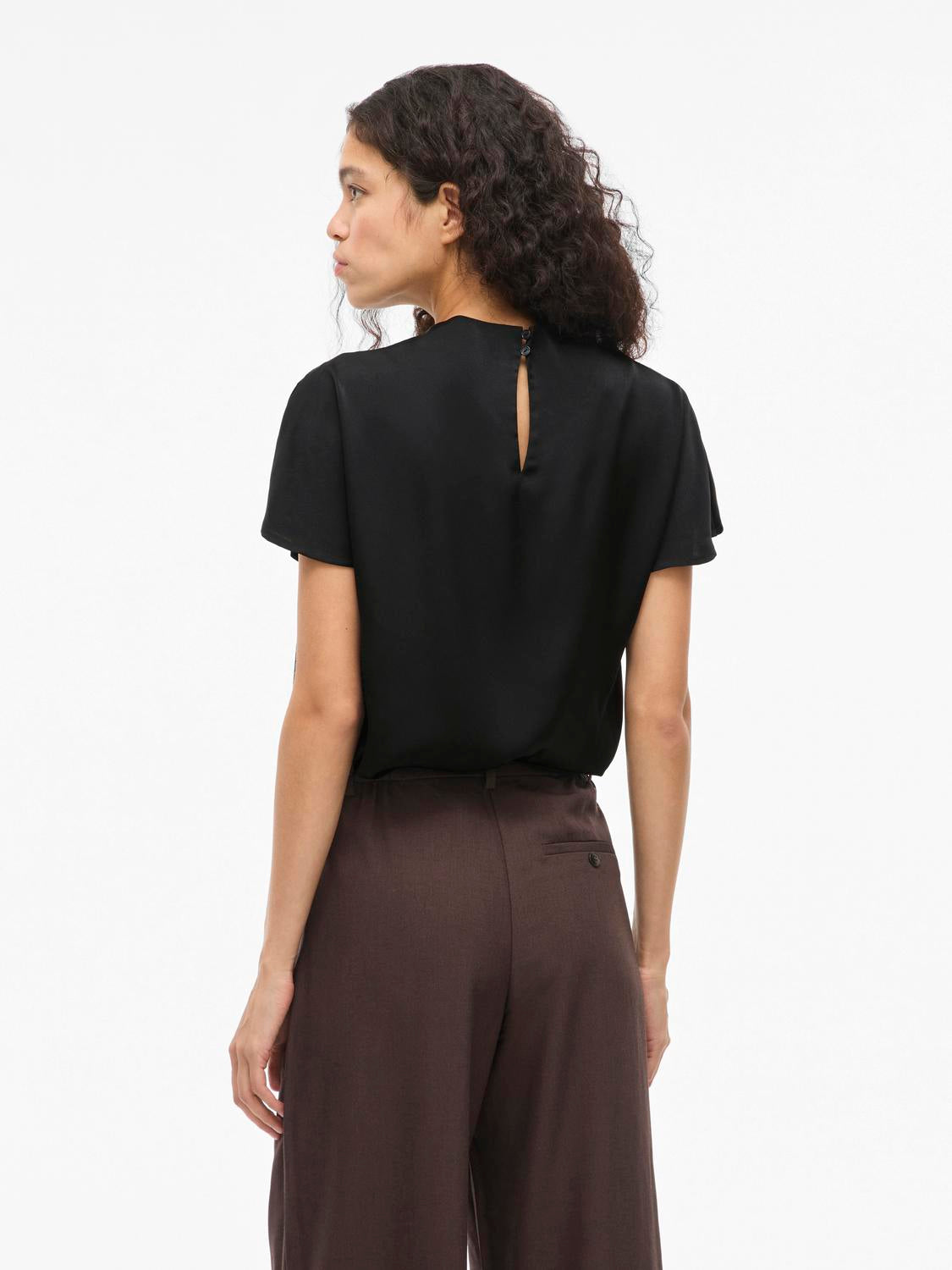 model_shot-back